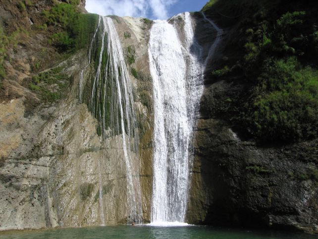Sinacbat, Bakun, Benguet Wanga-barbarit Waterfalls