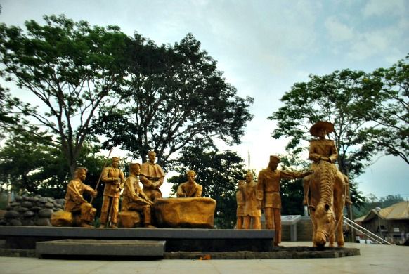 Roxas Monument