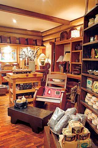Wood Crafts And Souvenir Shops